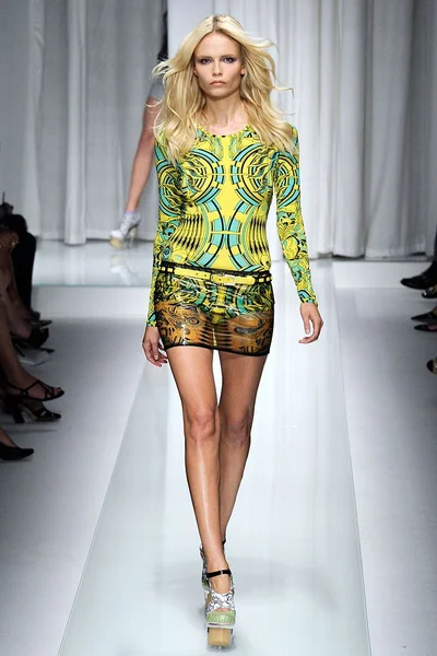 Look 3